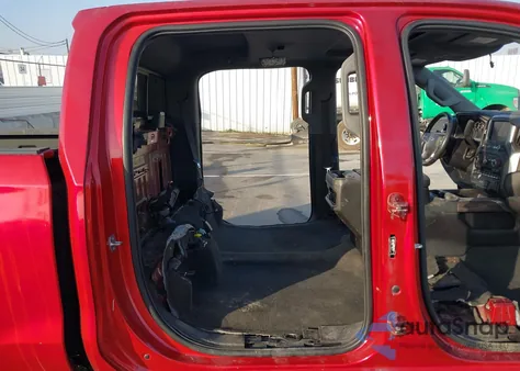 2021 Chevrolet Silverado K1500 Lt Trail Boss z USA, uszkodzony, nr VIN 1GCPYFED8MZ243854